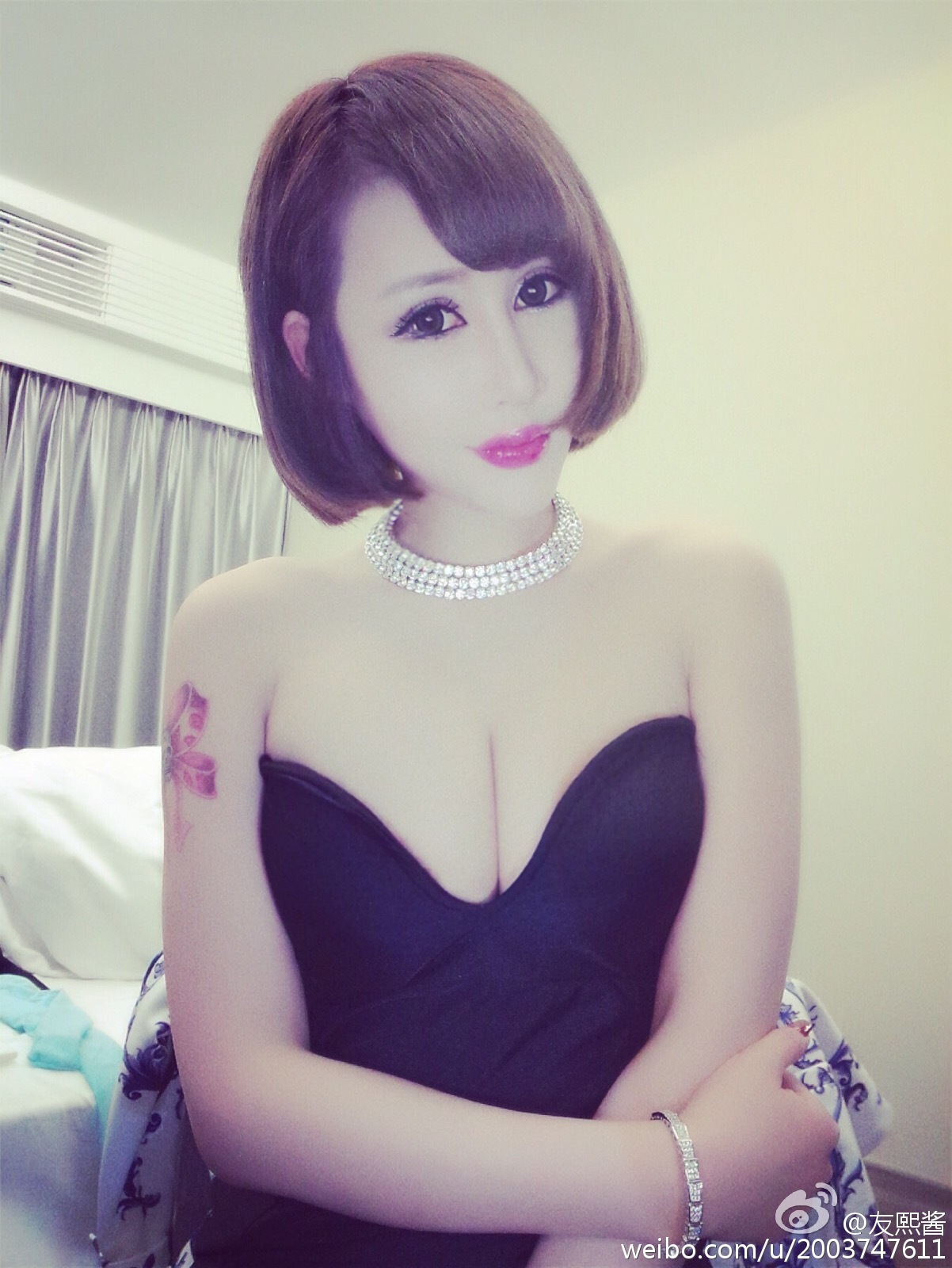 G罩美胸 火爆的辣子 友熙酱 微博自拍破解私密图片 2